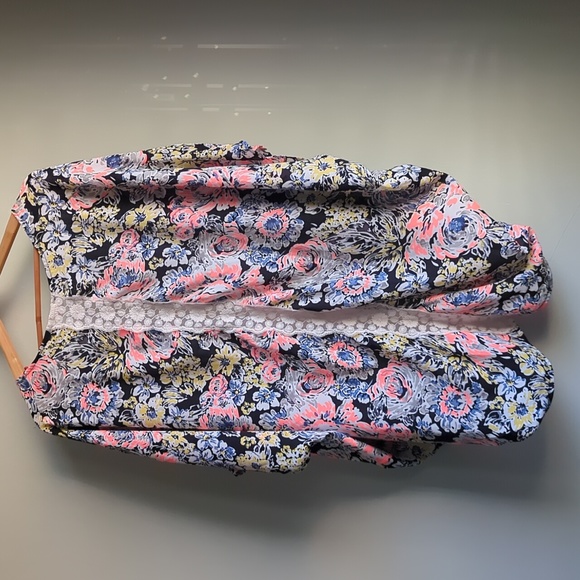 Surf Gypsy. Women's Floral Print Beach Wrap |Coverup. Size Small. - Picture 4 of 6